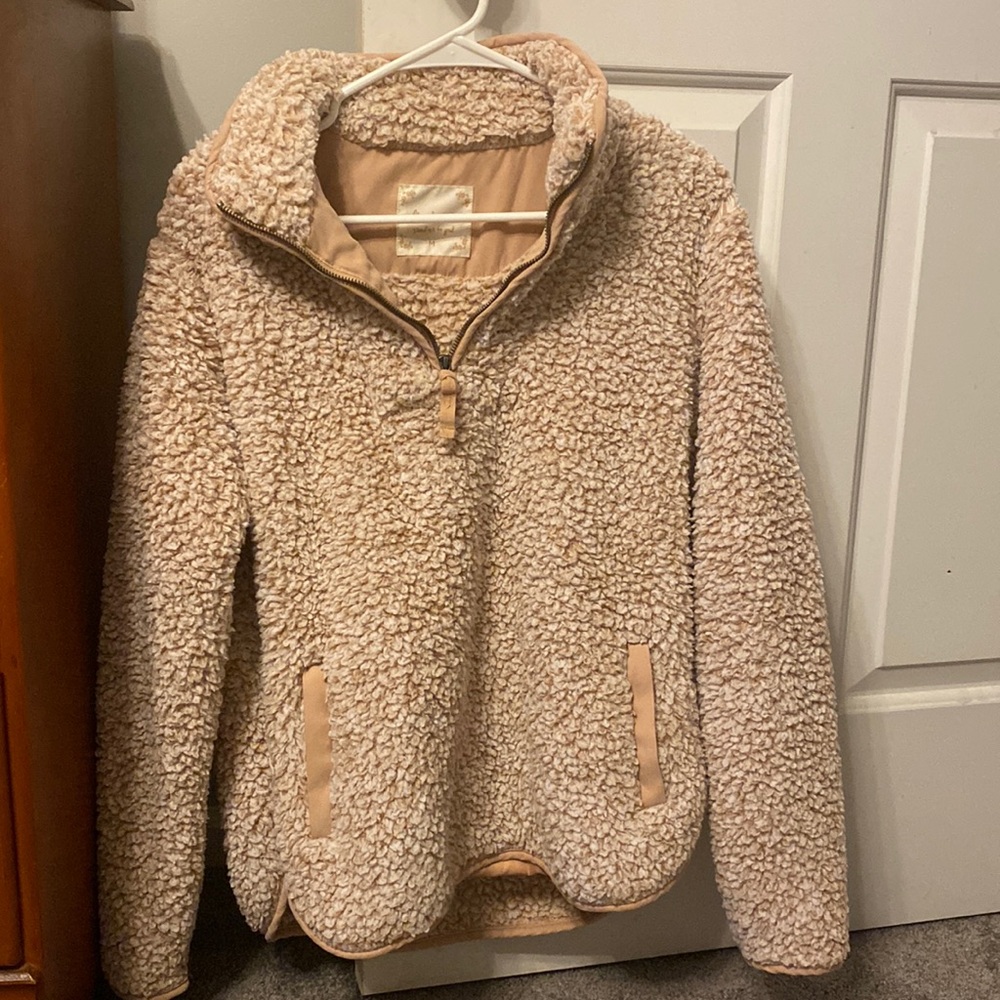 Sherpa jacket with front zip and pockets